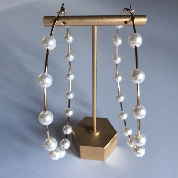 🎉Host Pick🎉New! Large Pearl Hoop Earrings - Picture 5 of 9